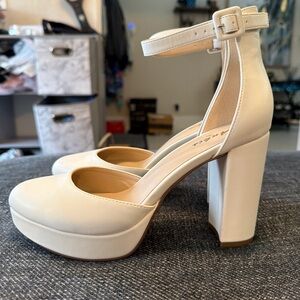 Ankis Elegant Off White Ankle Strap Platform Block 4 in Heels closed Toe Pump